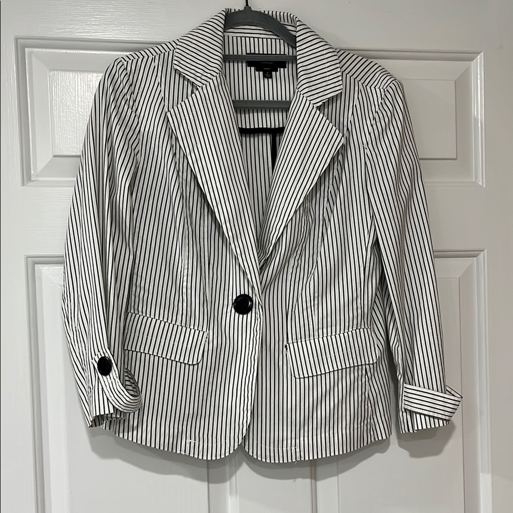 Adorable Talbots Short Jacket with Stretch